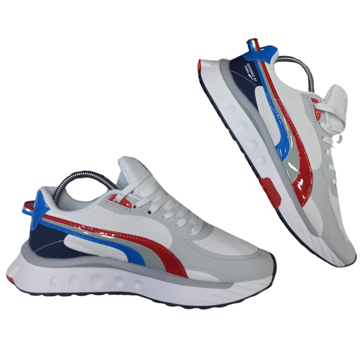 Comprar Tenis Puma Wild Rider Neymar en Onlineshoppingcenterg. ¿Estás buscando los Tenis Puma Wild Rider Neymar? En Onlineshoppingcenterg tenemos disponible este modelo icónico diseñado en colaboración con Neymar Jr. para todos los seguidores del estilo deportivo y urbano. Descubre cómo este modelo fusiona comodidad, diseño y rendimiento, y encuentra las razones perfectas para comprarlo en Colombia.  ¿Por Qué Comprar Tenis Puma Wild Rider Neymar? Los Tenis Puma Wild Rider Neymar son ideales para aquellos que buscan un calzado que combine estilo y confort. Este modelo está diseñado para reflejar la energía y personalidad de Neymar, con una estética urbana y materiales de alta calidad. Además, su diseño incluye una suela acolchada y resistente, lo que los convierte en una opción perfecta para uso diario.  Características Principales de los Tenis Puma Wild Rider Neymar Diseño moderno y urbano: Inspirado en el estilo de Neymar, este modelo es perfecto para cualquier look casual o deportivo. Comodidad avanzada: Su amortiguación y soporte los hacen cómodos para largas jornadas. Durabilidad: Fabricados con materiales de alta calidad que aseguran su resistencia y durabilidad. En Onlineshoppingcenterg ofrecemos estos tenis en Colombia para que los recibas rápidamente en ciudades como Bogotá, Medellín, Cali, Barranquilla y Bucaramanga. Con nosotros, tu compra de los Tenis Puma Wild Rider Neymar es segura y fácil.  ¿Dónde Comprar Tenis Puma Wild Rider Neymar en Colombia? Si buscas comprar tenis Puma Wild Rider Neymar en Colombia, Onlineshoppingcenterg es la tienda ideal. Tenemos disponibilidad online con envíos rápidos a cualquier parte del país, incluyendo Bogotá, Medellín, y Barranquilla. En nuestra tienda encontrarás una amplia gama de productos Puma Colombia, desde los modelos más exclusivos hasta ofertas en outlets Puma Bogotá y outlets Puma Colombia.